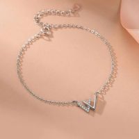 [COD] W letter bracelet female student Korean version of the simple cold hand decoration niche design personality girlfriends two gifts