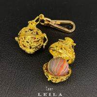 Leila Amulets ลูกอมมหาลาภ เนื้อว่านสาริกา 7สี (พร้อมพวงกุญแจตามรูป)