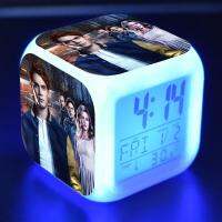 【SALE】 tiorinsecur1988 Riverdale ตัวเลขการกระทำ LED นาฬิกาปลุกแฟลชกลางคืนทีวีตุ๊กตาของเล่น