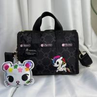 LeSportsac Luxbao การ์ตูนตุ๊กตาร่วมกระเป๋า Messenger สนุกพิมพ์กระเป๋าสะพายแบบพกพา3273