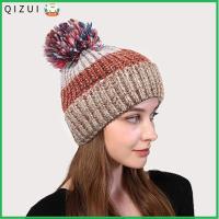 QIZUI หมวกบีนนี่ หมวกถักนิตติ้ง เก็บความอบอุ่น เส้นรอบวงหัวใหญ่ หมวก pompon น่ารักน่ารักๆ บล็อกสี หมวกกะโหลกศีรษะ ฤดูหนาวในฤดูหนาว