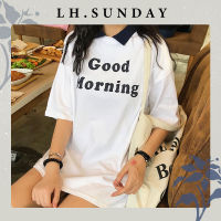 LH.Sunday   ลุคสาวหวาน เสื้อยืดแต่งคอปกเก๋ๆสกรีนตัวอักษรภาษาอังกฤษ  แมทช์ได้ทุกแนวไปเลยจ้า