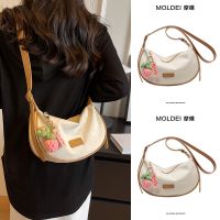 Summer high-end sense niche all-match dumpling bag women 2023 new trendy large-capacity commuter shoulder Messenger purse 【QYUE】