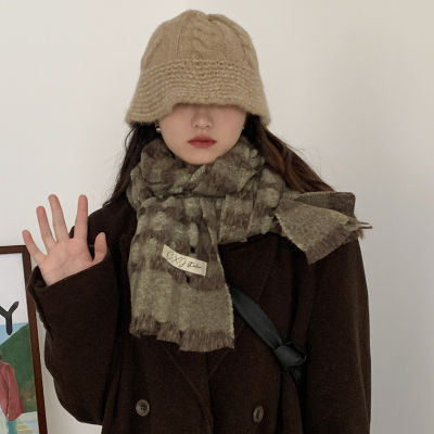 [COD] ผ้าพันคอลายสก๊อตหนาพิเศษสำหรับผู้หญิง 2022 ฤดูหนาวใหม่สไตล์เกาหลีแมทช์ลุคง่ายผ้าคลุมไหล่นักเรียนใช้คู่กันอบอุ่นเอี๊ยมผู้ชาย Christmas Gift