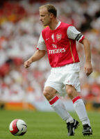 โปสเตอร์ เดนนิส เบิร์กแคมป์ Dennis Bergkamp Arsenal อาร์เซนอล นักฟุตบอล Poster สไตล์วินเทจ ตกแต่งผนังบ้าน แต่งห้อง แต่งร้าน บาร์ ออฟฟิศ คาเฟ่ 77poster