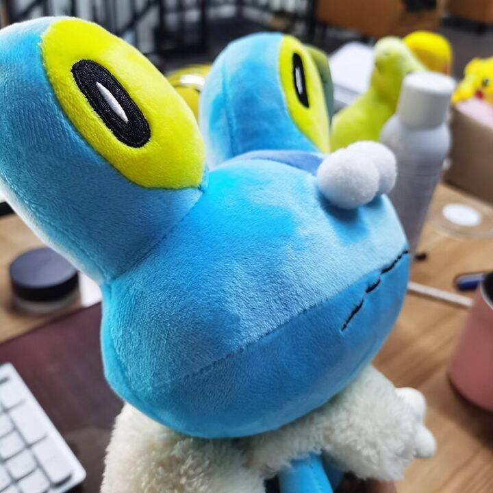 ตุ๊กตาหนานุ่มตุ๊กตาโปเกมอน-froakie-ขนาด27ซม-ของแท้หมอนตุ๊กตาการ์ตูน-pikachu-น่ารักตุ๊กตาของเล่น-charizard-หมอนเศษผ้าของขวัญสำหรับตุ๊กตาเด็กวันเกิด