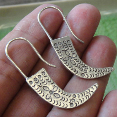 Thai design earrings pure silver Thai Karen hill tribe beautiful สวยทำจากมึอลวดลายไทยตำหูเงินกระเหรี่ยงทำจากมือชาวเขางานฝีมือสวยของฝากที่มีคุณค่าของฝากถูกใจ