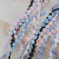 [HOT!] 10 Yards 2020 New Style Daisy Flower Lace Fabric High Quality Floral Venise Lace Trim for Wedding Bridal Garment Decoration 13m