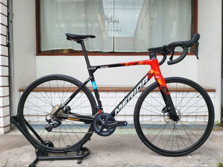 จักรยาน MERIDA SCULTURA GenV 5000 Disc 2023 สีพิเศษ TEAM REPLICA