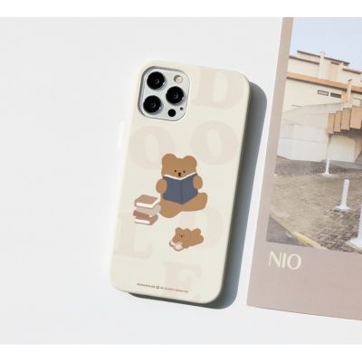 【 Korean Phone Case For Compatible for iPhone, Samsung 】Reading Maniac Bear Slim Card Storage Clear Slide Bumper Protective Griptok kickstand Holder Cute Hand Made Unique Galaxy 13 8 xs xr 11pro 11 12 12pro mini Korea Made
