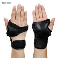 RIRIANN อุปกรณ์ป้องกันฝ่ามือสำหรับผู้ชายและผู้หญิง,อุปกรณ์ป้องกันข้อมือสำหรับเล่นสกีกันกระแทกลูกกลิ้งข้อมือเล่นสเก็ตที่ป้องกันข้อมือสโนวบอร์ดสกีสีดำอุปกรณ์กีฬา