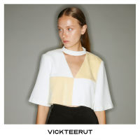 VICKTEERUT (ราคาปกติ 5,200-.) Colour Block Short Sleeve Cropped Blouse เสื้อแขนสั้น เสื้อครอป ตัดต่อสี