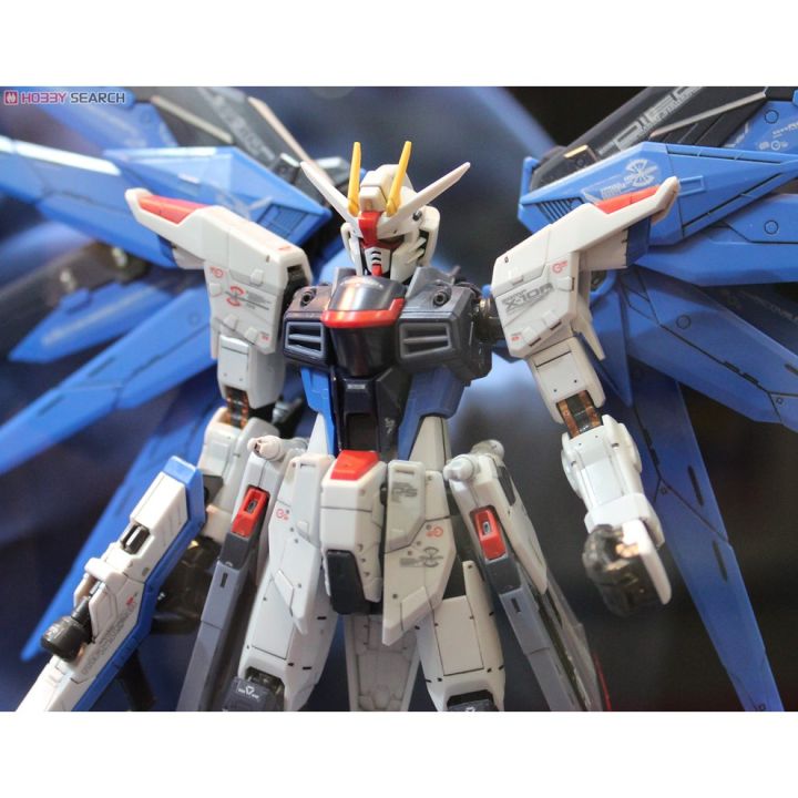 bandai-rg-1-144-freedom-gundam