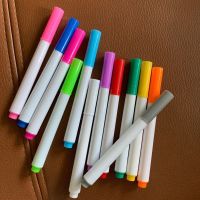 【Witte】ชอล์กน้ําที่ลบได้ ปากกาไวท์บอร์ด ปากกาวาดภาพสี เครื่องหมายปลอดฝุ่น สไตลัสลบได้สําหรับเด็ก 9 สี