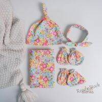 【hot sale】 ♣ C10 [Sale] - Newborn Essentials (Swaddle Mittens Booties Set)/Non Instant Baby Swaddle Motif