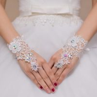 ♛ Romantic Short Wedding Gloves Women Fingerless White Bridal Gloves Wrist Length Bridal Party Gift Wedding Accessories