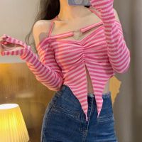 พร้อมส่ง?? เสื้อ เสื้อครอป ปาดไหล่ ลายทาง สีลูกกวาดชมพู น่ารัก สไตล์เกาหลี ลุคนี้ใส่เที่ยว ไปคาเฟ่ ถ่ายรูป แมทซ์กับยีนส์