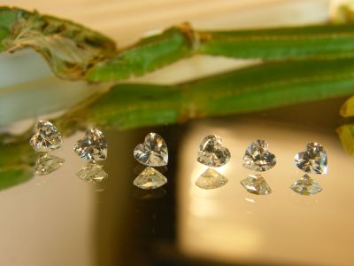 เพชร CZ คิวบิกเซอร์โคเนีย เพชรรัสเซีย Cubic Zirconia รูปหัวใจ สีขาว  WHITE American diamond stone  HEART SHAPE 5X5 MM  ( 5 PCS เม็ด )