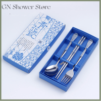 GNStore[COD] 3PC Set of Blue และ White Porcelain บนโต๊ะอาหารสแตนเลสตะเกียบช้อนส้อมกล่องของขวัญแบบพกพาชุดโต๊ะอาหาร