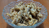 ปลากรอบงาขาว (Crispy anchovy with sesame)