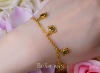 สร้อยข้อมือ ประดับด้วยพลอยเขียวส่อง ตัวเรือนทองคำแท้ 18K สร้อยข้อมือแบบตุ้งติ้ง น่ารัก ๆ สามารถสวมบนข้อมือได้หลากหลายโอกาส