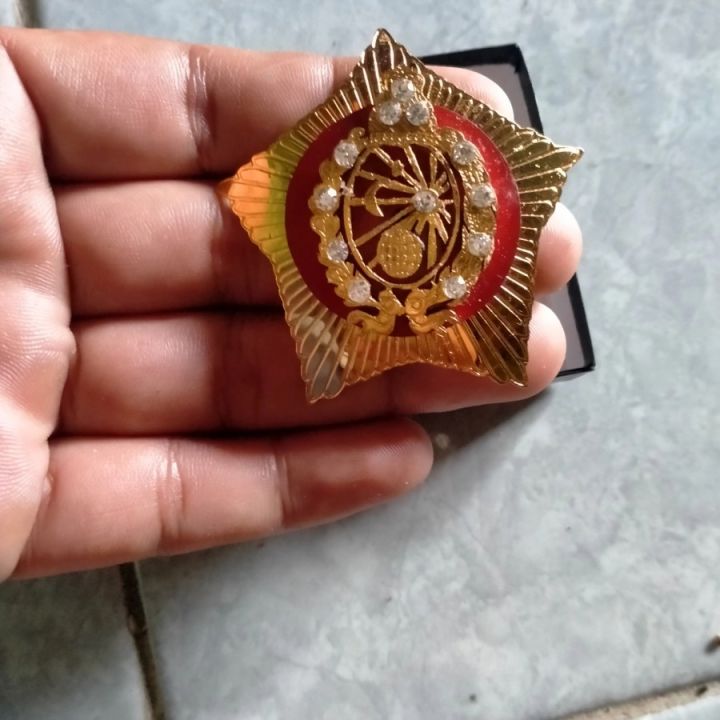 Pin Bros Lambang Keaton Surakarta Bintang Kombinasi Warna Merah