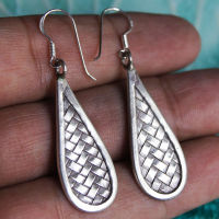 Long oval woven nice  earrings pure silver Thai Karen hill tribe ยางรีสานสวยงามไทยตำหูเงินกระเหรี่ยงทำจากมือชาวเขางานฝีมือสวยของฝากที่มีคุณค่าของฝากถูกใจ