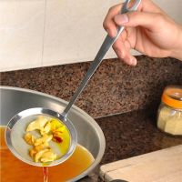 Filter Scoop Stainless Steel Fat Skimmer Spoon Fine Mesh Strainer Food Strainer with Handle Kitchen Oil Skimmer Strainer Colanders Food Strainers