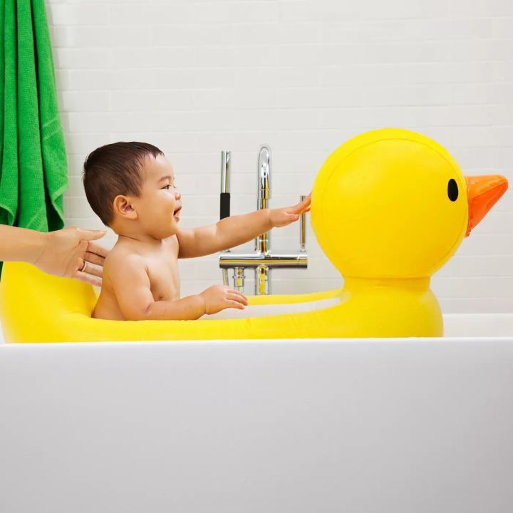 munchkin-white-hot-duck-bath-tub