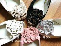 ? Comfortable leather sandals with flower decoration/รองเท้าแตะหนังลายดอกไม้ใส่สบาย ?