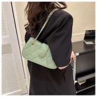 ฝรั่งเศส crossbody linger ห่วงโซ่กระเป๋าสำหรับผู้หญิง 2023 แฟชั่นใหม่ความรู้สึกขั้นสูงกระเป๋าบาแก็ตใต้วงแขนไหล่ข้างหนึ่งกระเป๋าสะพาย