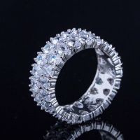 เครื่องประดับอัญมณีแหวนเพชรสังเคราะห์กลมสำหรับผู้หญิงหรูหราคริสตัลใหญ่ OPKNGER งานเลี้ยงหมั้นงานแต่งงาน