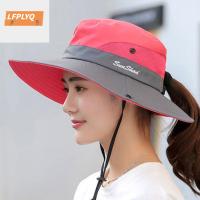 LFPLYQ พับเก็บได้ การปีนเขา กิจกรรมกลางแจ้งกลางแจ้ง การป้องกัน UPF ปีกกว้างขนาดใหญ่ ป้องกันรังสียูวี พับเก็บได้ หมวกลำลอง หมวกสำหรับเดินป่า หมวกกันแดดหมวก หมวกหางม้าฤดูร้อน หมวกสำหรับตกปลา