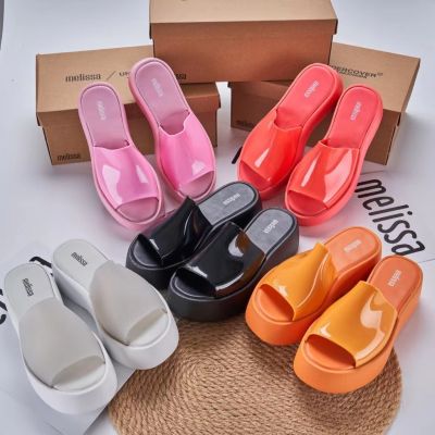 พร้อมส่ง Melissa รองเท้าแตะ พื้นหนา เหมาะกับเดินชายหาด แฟชั่นสําหรับผู้หญิง 2023 〖QYUE〗