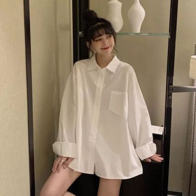 เสื้อเชิ้ตสีขาวผู้หญิงเวอร์ชั่นเกาหลีหลวมนักเรียนสไตล์ฮ่องกงฮาราจูกุย้อนยุคแขนยาวเสื้อใหม่ผู้หญิง