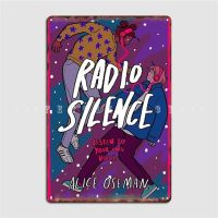 แผ่นโลหะประดับผนังย้อนยุควิทยุเงียบโดยอลิซ Oseman ป้ายโลหะโรงหนังบาร์คลับห้องนั่งเล่นเงียบโปสเตอร์ดีบุก