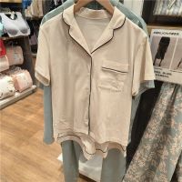 UNIQLO ชุดนอนแขนสั้นสำหรับผู้หญิง,ห้องลองเสื้อ2023ฤดูใบไม้ผลิและฤดูร้อนชุดสูทผ้าฝ้ายผสมกางเกงขาสั้นง่ายและสะดวกสบาย Pakaian Rumahan 455420