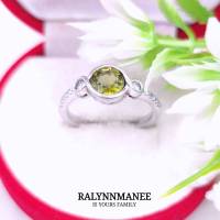 R6475 แหวนพลอยเพอริดอทแท้ ( Peridot ) ตัวเรือนเงินแท้ ชุบทองคำขาว มีตอกโค้ด925 ไซส์ 55 แก้ไซส์ฟรี