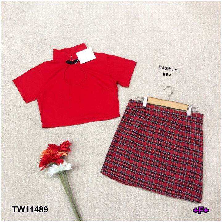 tw11489-set-เสื้อครอปคอจีนเจาะหยดน้ำ-กระโปรงลายสก็อต