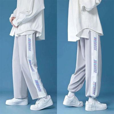 [COD] กางเกงผู้ชายฤดูร้อนรุ่นใหม่แบบบางแฟชั่นผ้าไหมน้ำแข็งกางเกงลำลอง ins กางเกงวอร์มเก้าส่วนทรงหลวมๆแบรนด์แฟชั่น