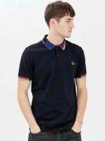 ❄เสื้อยืดแขนสั้นพิมพ์ลาย Fred Perry POLO,เสื้อผ้าด้านบนปักปกเสื้อปลูกฝังศีลธรรมของคนหนึ่งเสื้อยืดลำลอง Kaus POLO Garis ฤดูร้อน