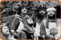 จอกศักดิ์สิทธิ์ Monty Python โปสเตอร์เหล็กสำหรับการเดินทางย้อนยุคโปสเตอร์การวาดภาพเครื่องตกแต่งฝาผนังวินเทจป้ายดีบุก1975สำหรับงานฝีมือตกแต่งบ้านเบียร์ผับบาร์คาเฟ่ขนาด8X12นิ้ว