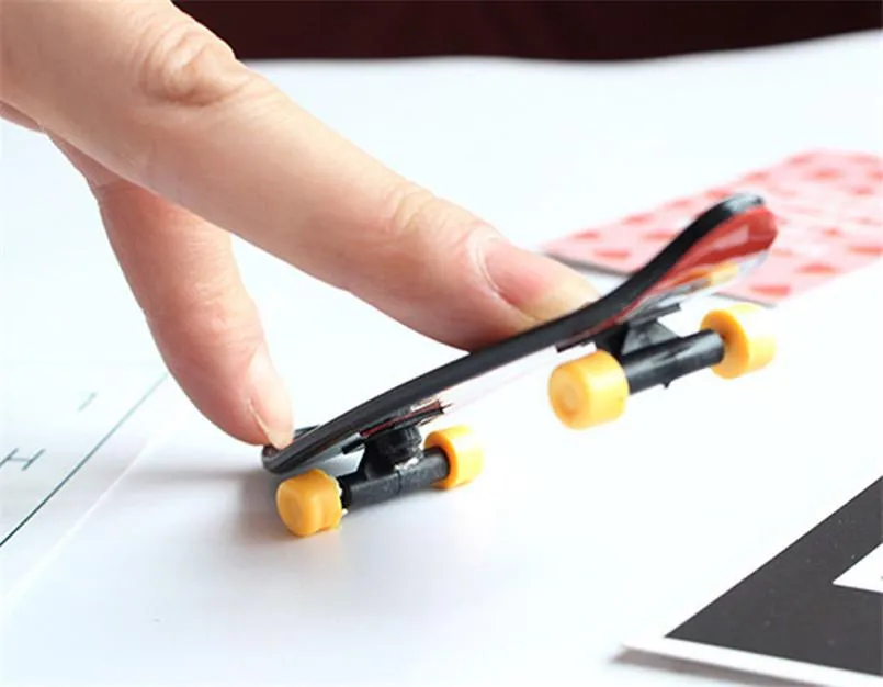 10pcs/Lot Mini Finger Skateboards Plastic Skate Boarding Kids
