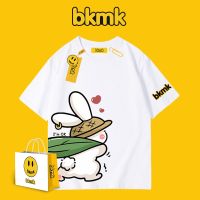 เสื้อยืดแขนสั้นคอกลมBkmk เสื้อยืดแขนสั้น ผ้าฝ้าย ทรงหลวม พิมพ์ลายกระต่าย แฟชั่นฤดูร้อน สําหรับผู้ชาย คู่รักCotton 100%  S-5XL