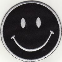 iron on patch Embroidery Smiley 7 cm ใบหน้าที่ยิ้ม ตัวรีด เย็บติดผ้าประเทศไทย โลโก้ปัก มีกาวสำหรับรีด ตกแต่งเสื้อผ้า