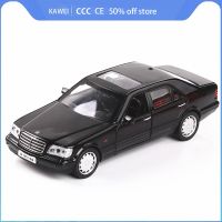 W140 Mercedes-Benz โมเดลรถอัลลอย1:32เสียงเบาดึง Lampu Belakang เสียงของเล่นโมเดลยานพาหนะอัลลอยสำหรับเด็ก