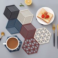 【CW】 Fashion Household Temperature Resistant Insulation Anti Scalding Table Silicone Coaster Creativity