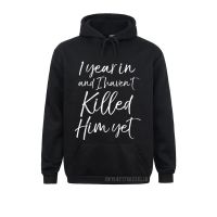 Funny 1St Anniversary 1 Year In And I HavenT Killed Him Yet Warm Father Day Hoodies Classic Sportswears Funny Men Sweatshirts Size Xxs-4Xl