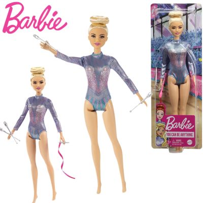 Barbie ตุ๊กตาผมทองรัดรูปแวววาวสำหรับนักยิมนาสติกลีลาพร้อมอุปกรณ์เสริมชุดของเล่น GTN65ของขวัญวันเกิดเด็กผู้หญิงกีฬา
