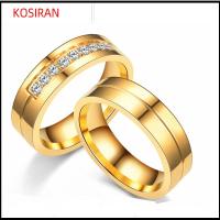 KONSIRAN แฟชั่น สีทองเงิน AAA CZ ลูกบาศก์เซอร์โคเนีย แหวนวงแต่งงาน ชุบทอง18K แหวนคู่รัก สแตนเลสสตีล